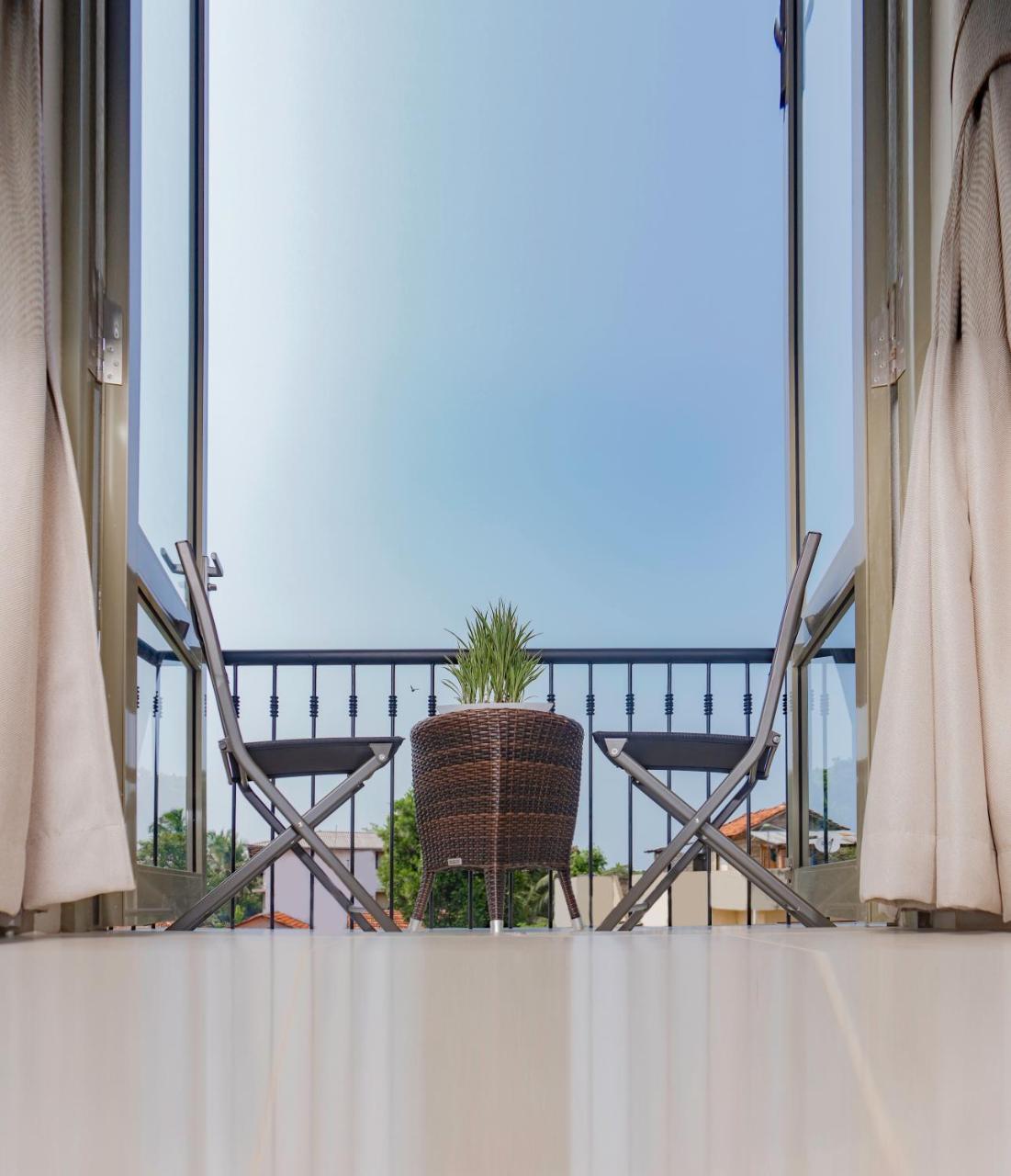 Hive 68 - Hotel And Resorts Негомбо Экстерьер фото