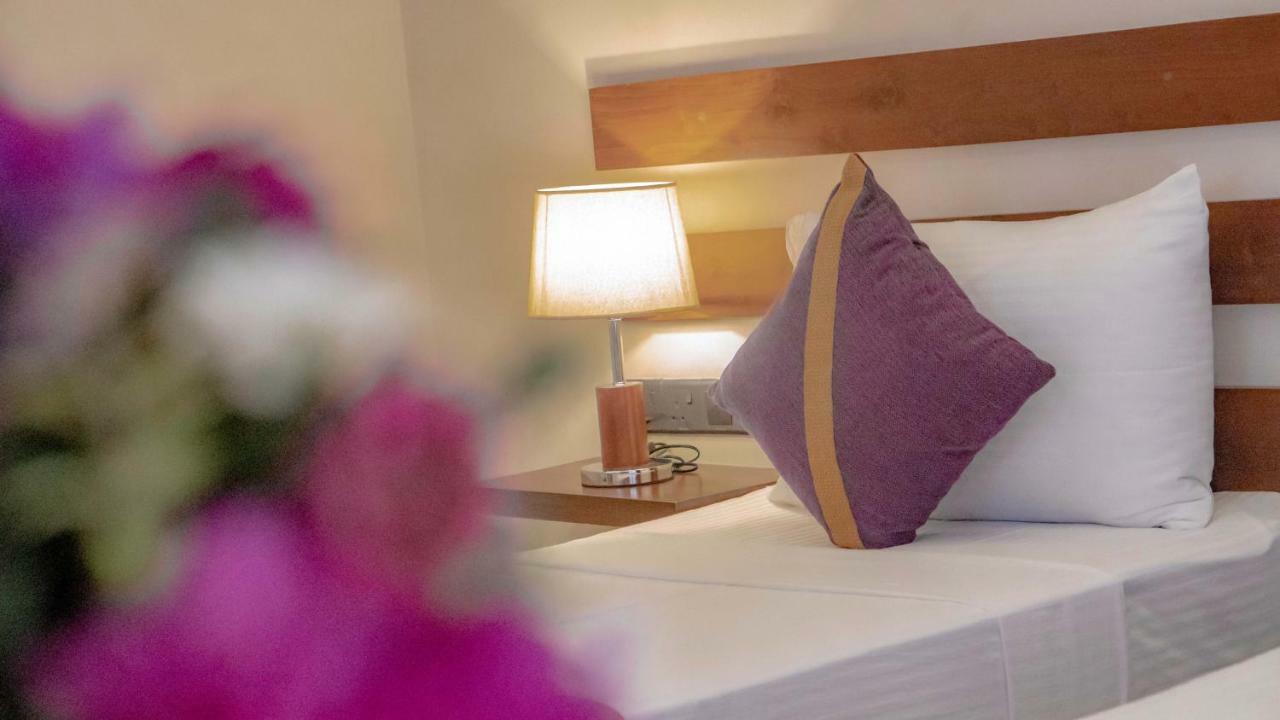 Hive 68 - Hotel And Resorts Негомбо Экстерьер фото